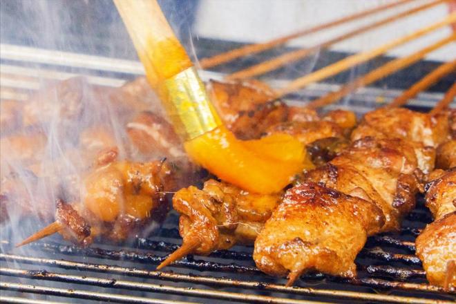 为什么广西烧烤如此独特？别家都刷咸烧烤酱唯独广西老表刷果酱